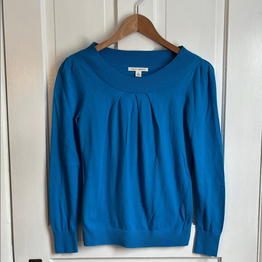 Banana Republic Women's Blue Crew Neck Sweater